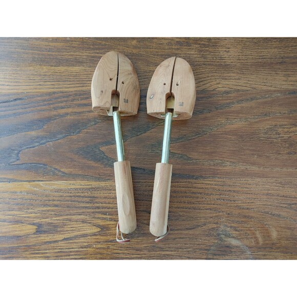 G.H. Bass & Co ~ Shoe Tree Co Wooden Cedar Forms Men's Size Medium EC - Picture 4 of 5